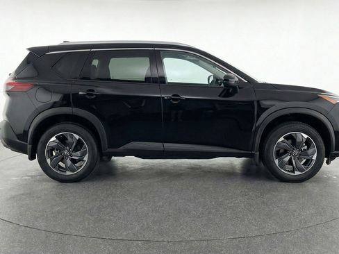 Used 2025 Nissan Rogue SV image 11