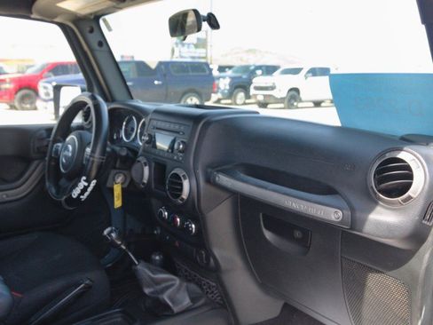 Used 2015 Jeep Wrangler Sport AWD/4WD image 26