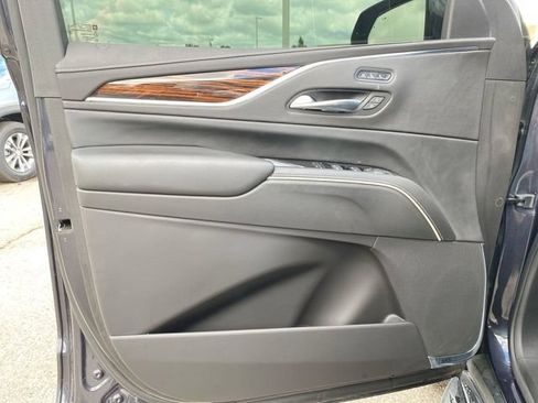 Used 2022 Cadillac Escalade ESV Premium Luxury AWD/4WD image 23