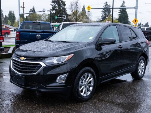 Used 2021 Chevrolet Equinox LS w/ LS Convenience Package AWD/4WD image 3