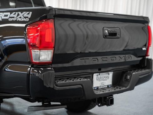 Used 2017 Toyota Tacoma TRD Off-Road w/ Tow Package (A/T) image 6