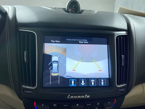 Used 2020 Maserati Levante GranLusso image 25