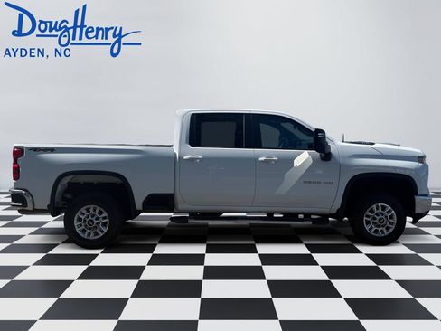 Used 2025 Chevrolet Silverado 2500 LT w/ Convenience Package AWD/4WD image 6