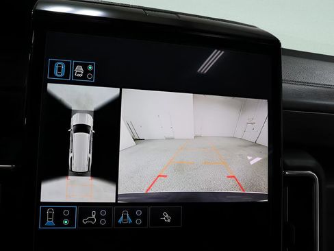Used 2025 GMC Yukon XL Denali w/ Sun & Power Step Package AWD/4WD image 17