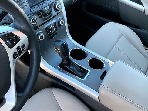 Used 2013 Ford Edge SE FWD image 12