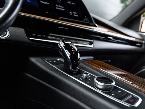 Used 2023 Cadillac Escalade Premium Luxury RWD image 26