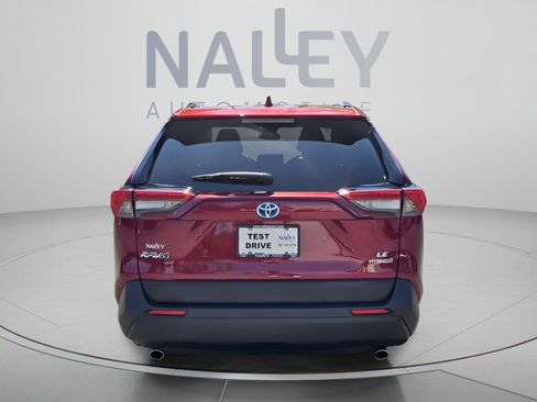Used 2023 Toyota RAV4 LE AWD/4WD image 4