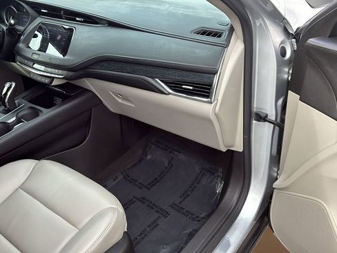 Used 2021 Cadillac XT4 Premium Luxury w/ Cold Weather Package image 10