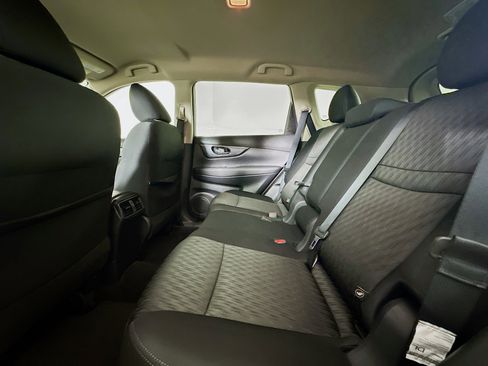 Used 2019 Nissan Rogue SV image 27