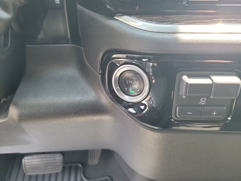 Used 2025 GMC Sierra 1500 SLE AWD/4WD image 19