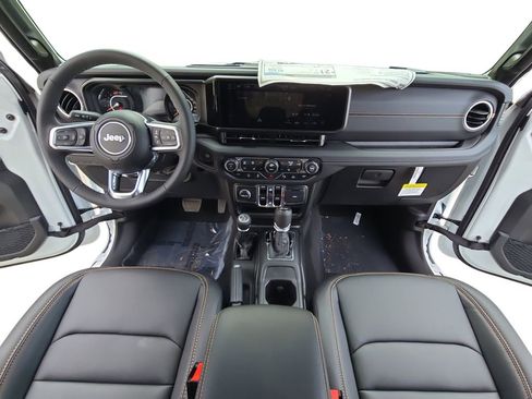 New 2025 Jeep Wrangler Unlimited Sahara AWD/4WD image 9