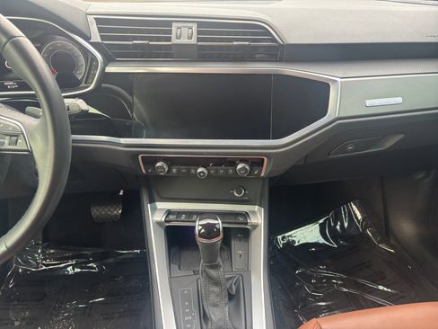 Used 2022 Audi Q3 2.0T Premium Plus image 11