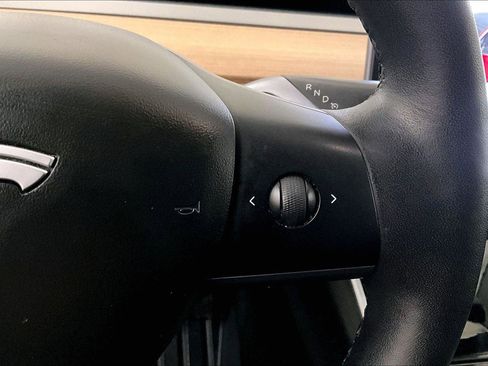 Used 2020 Tesla Model Y Long Range image 18