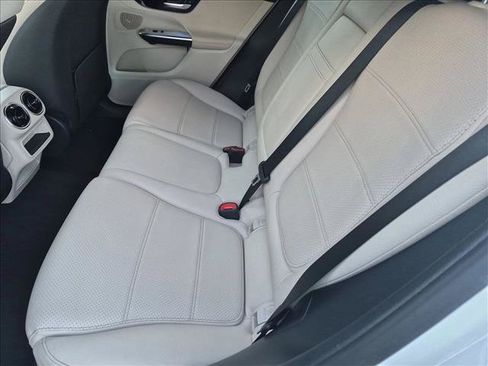Used 2024 Mercedes-Benz GLC 300 image 18