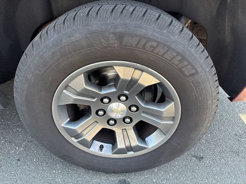 Used 2019 Chevrolet Tahoe LS AWD/4WD image 11