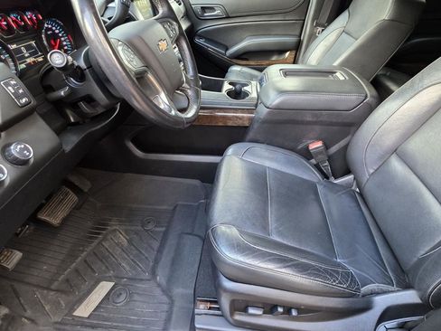 Used 2020 Chevrolet Suburban LT image 6