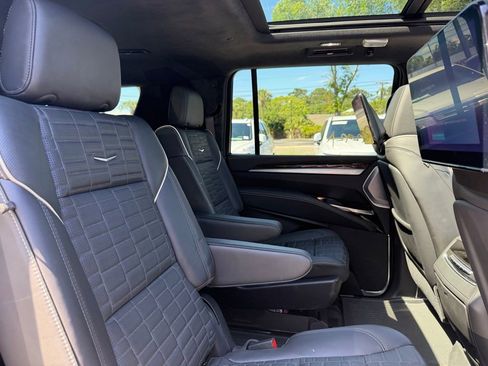 Used 2025 Cadillac Escalade ESV Sport Platinum AWD/4WD image 19