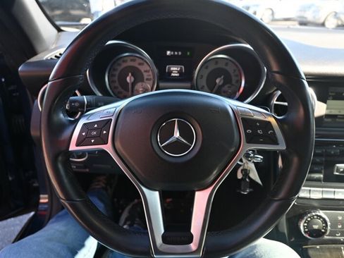 Used 2015 Mercedes-Benz SLK 250 image 31