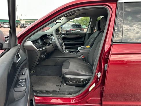Used 2023 Jeep Grand Cherokee L Laredo w/ Luxury Tech Group I AWD/4WD image 10