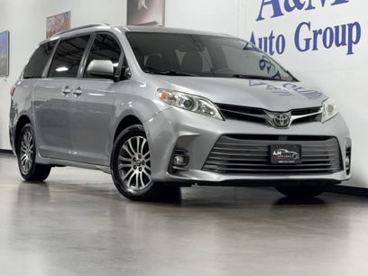 Used 2018 Toyota Sienna XLE Premium