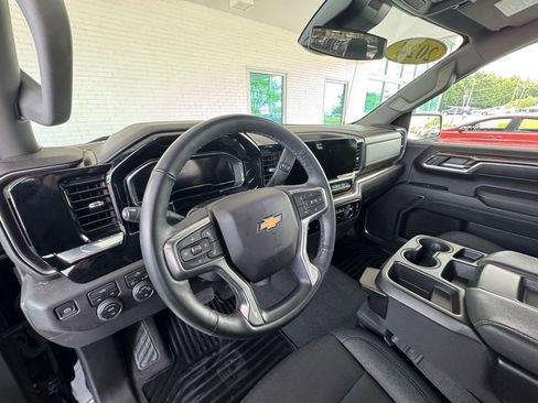 Used 2024 Chevrolet Silverado 1500 LT AWD/4WD image 14