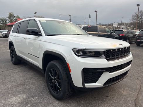 New 2026 Jeep Grand Cherokee L Laredo image 2