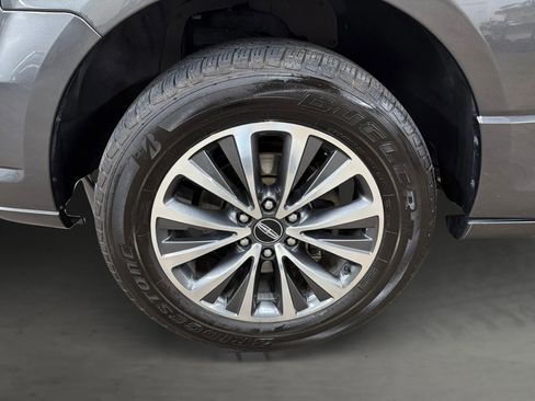 Used 2016 Lincoln Navigator L Select RWD image 15