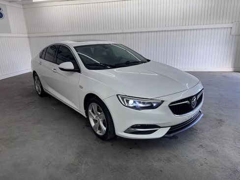 Used 2018 Buick Regal Preferred w/ Sights and Sounds Package image 3