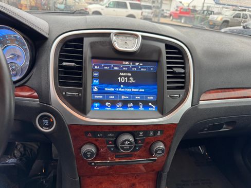 Used 2013 Chrysler 300 image 22