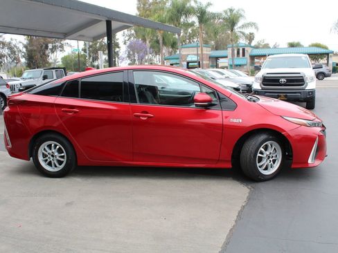 Used 2020 Toyota Prius Prime LE FWD image 6