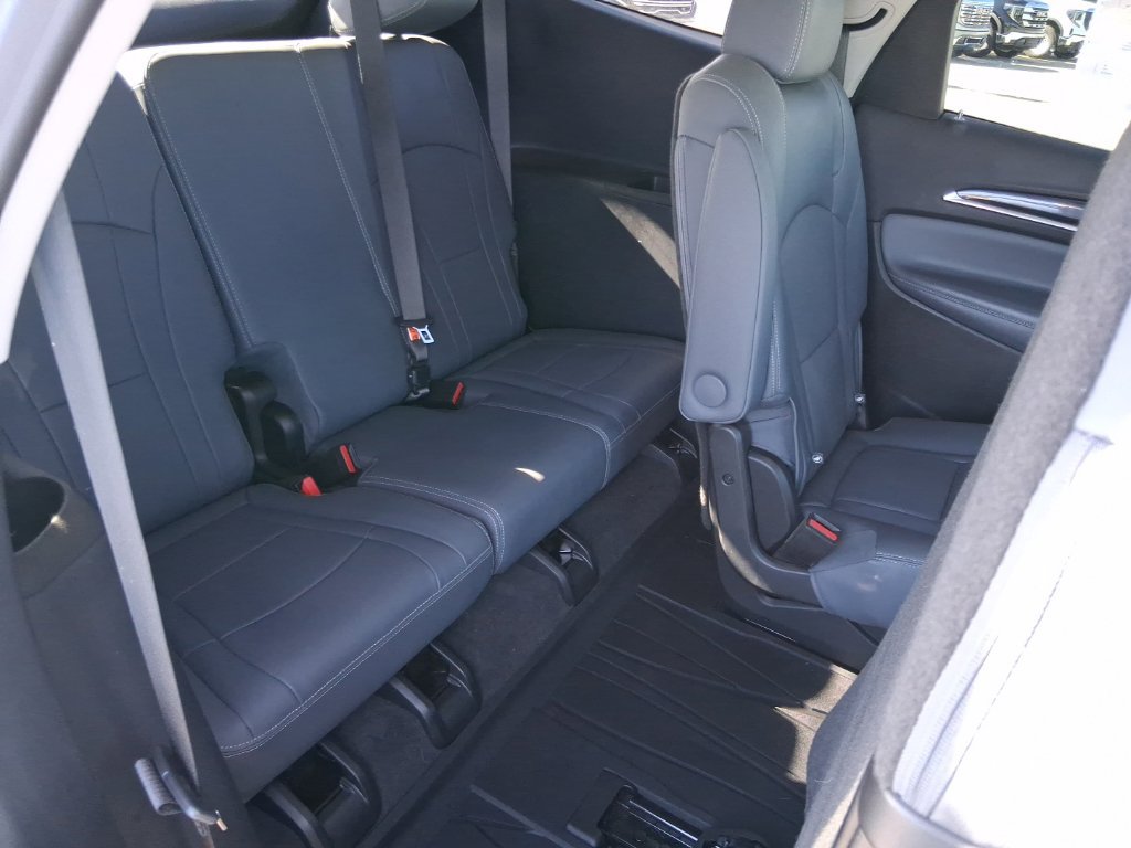 Used 2020 Buick Enclave Essence w/ Sound and Sites Package AWD/4WD image 18
