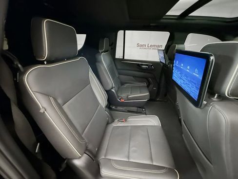 Used 2025 Chevrolet Suburban Premier AWD/4WD image 32