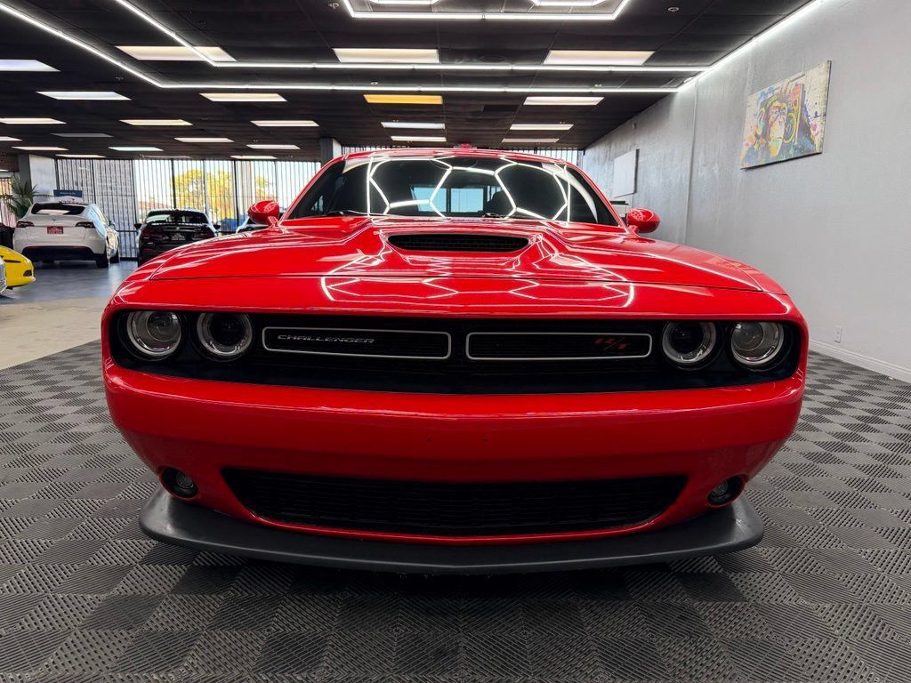 Used 2019 Dodge Challenger R/T RWD image 4