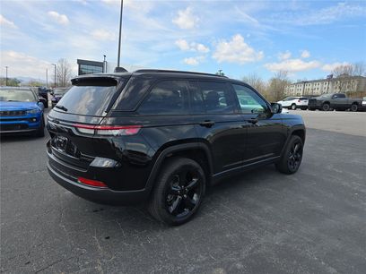 Used 2024 Jeep Grand Cherokee Limited w/ Black Appearance Package