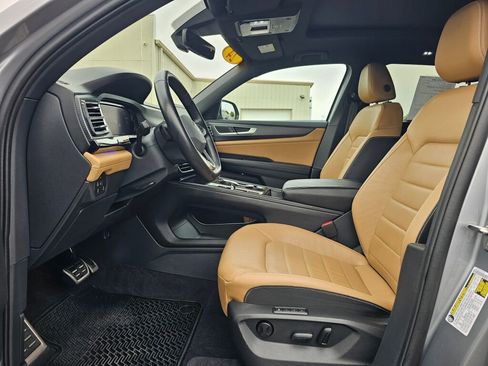 Certified 2024 Volkswagen Atlas Cross Sport SEL R-Line AWD/4WD image 10