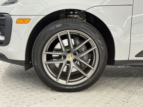 Used 2026 Porsche Macan AWD/4WD image 11