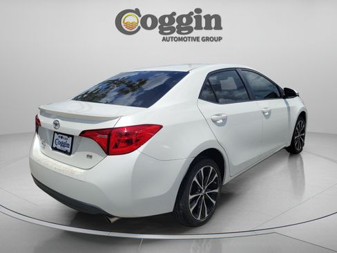 Used 2018 Toyota Corolla SE FWD image 3