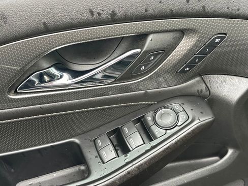 Used 2023 Chevrolet Traverse Premier image 13