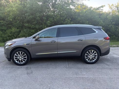 Used 2018 Buick Enclave Essence w/ Trailering Package AWD/4WD image 2
