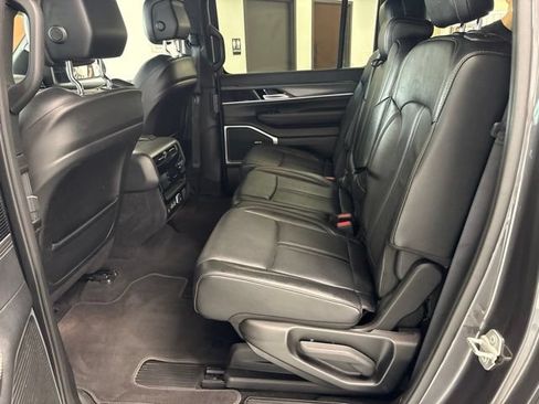Used 2024 Jeep Wagoneer L Series III w/ Flexible Seating Group AWD/4WD image 25