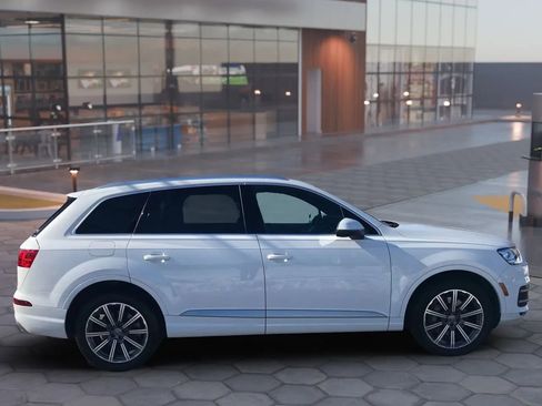 Used 2018 Audi Q7 3.0T Premium image 3