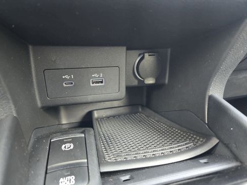 Used 2022 Nissan Kicks SV image 28