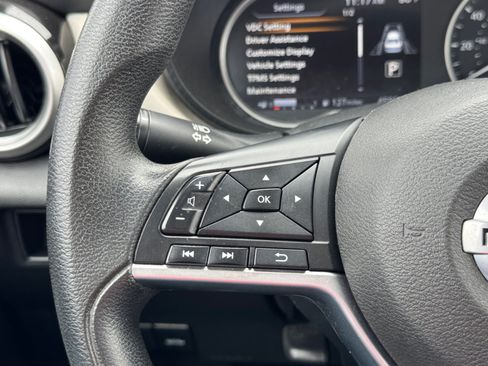 Used 2021 Nissan Versa SV FWD image 22