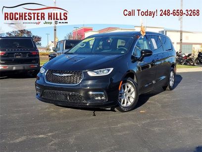 Certified 2024 Chrysler Pacifica Touring-L