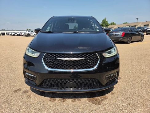 Used 2025 Chrysler Pacifica Select FWD image 11