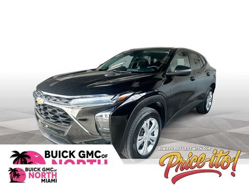Used 2025 Chevrolet Trax LS FWD image 1