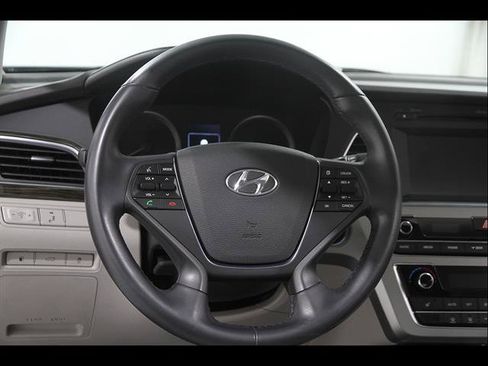Used 2017 Hyundai Sonata Limited FWD image 7