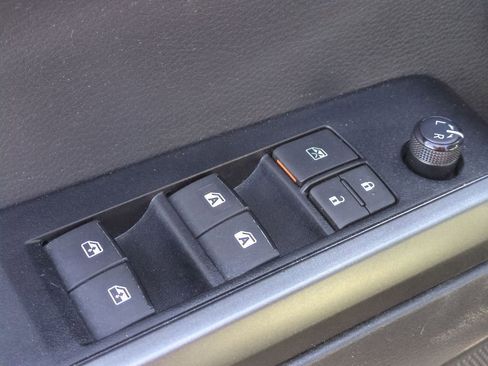 Used 2023 Toyota Tacoma TRD Sport w/ Black Out Package (TMS) image 12