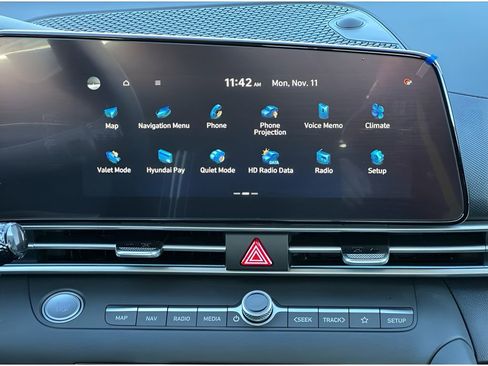 New 2025 Hyundai Elantra SEL image 15