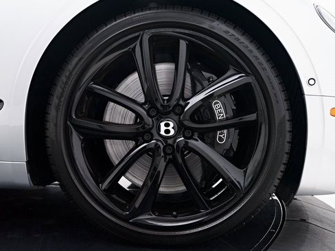 Used 2024 Bentley Continental GT image 33